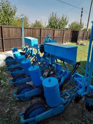 Vând semănătoare de prășitoare cu fertilizator - imagine 4