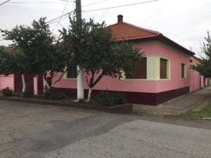 Vând casă  Zona Parneava