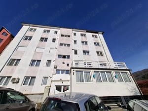 Loc. Cavnic   apartament 3 camere, situat in bloc izolat