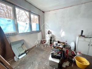 Apartament cu 3 camere in curs de renovare, zona Sagului - imagine 4