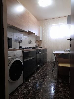 Apartament 3 camere in zona Micro 7( la intersectie cu str. Pinilor) - imagine 2