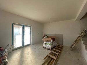 Duplex modern si spatios cu 3 dormitoare, pozitie excelenta, la cheie.