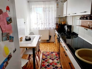 Apartament de 3 camere modernizat în Craiter 