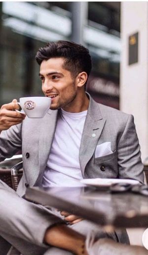 Bărbat f f discret , pt d.ne,d.re ,cupluri