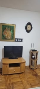 Închiriez apartament zonă centrală in apropiere de Hotel Pietroasa cu 2 camere  2 balcoane .