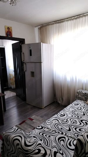 Închiriez apartament cu 3 camere  - imagine 2