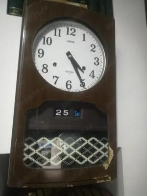 Ceas cu pendula , marca Seiko .