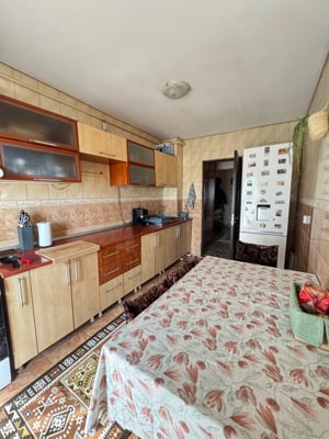 Vând apartament cu 3 camere in cartier MB-uri - imagine 4