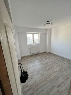 Apartament 2 camere decomandat la 5 minute de metrou Apărătorii Patriei  - imagine 4