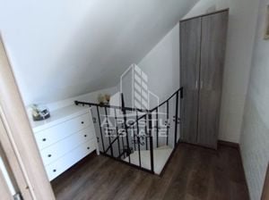 Casă Nouă din Lemn cu Mansardă – Eleganță Rustică și Confort Modern - imagine 5