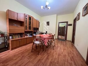 Apartament cu 3 camere, semidecomandat,situat in zona Centrala