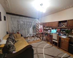 Apartament decomandat cu 2 camere, etaj 1, zona Aradului