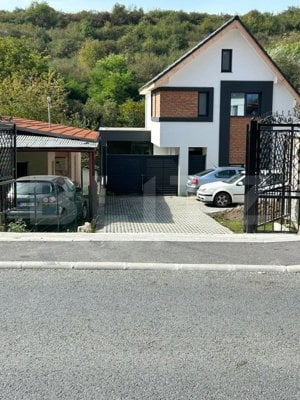 Casă individuală de vanzare, 122 mp, garaj, Valea Seacă