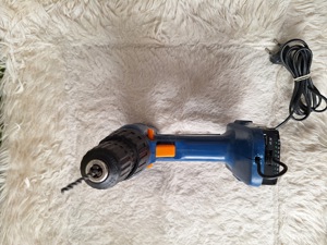 Bormasina de gaurit si insurubat, alimentare 220 v, priza USB