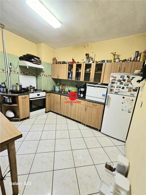 Apartament 4 camere foarte spatios, decomandat, 100 mp, Zona Poarta 6 - imagine 5