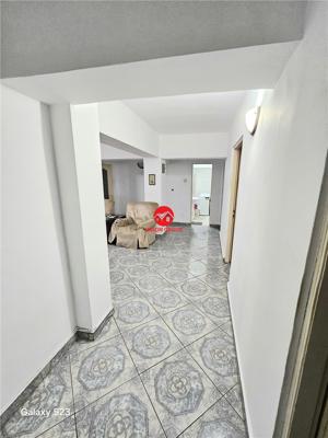 Apartament 4 camere foarte spatios, decomandat, 100 mp, Zona Poarta 6 - imagine 15