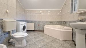 De vanzare apartament cu 3 camere central. - imagine 7