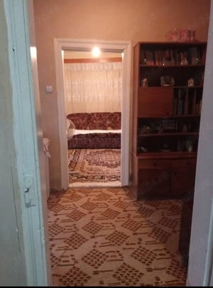 Casa la schimb cu un apartament  cu 2 camere la etajul 1sau 2(dacă e cazu si la partier)