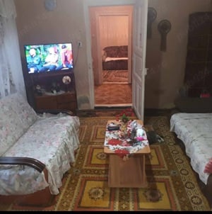 Casa la schimb cu un apartament  cu 2 camere la etajul 1sau 2(dacă e cazu si la partier) - imagine 3