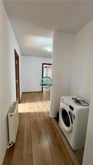 Inchiriez apartament cu 3 camere , decomandat zona Poli 2 - imagine 12