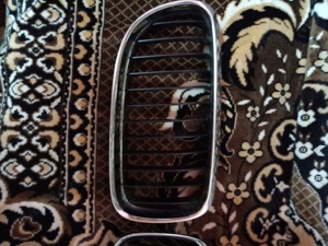 Ornament grilă capotă  - imagine 3