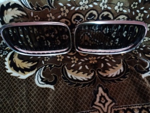 Ornament grilă capotă 