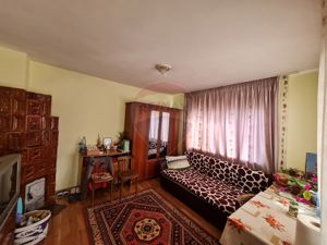 Casă cu 5 camere de vânzare in Brosteni - imagine 8