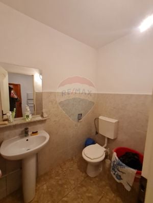 Casă cu 5 camere de vânzare in Brosteni - imagine 9