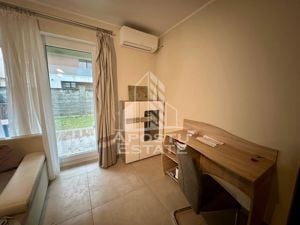 Apartament 3 camere, pet-friendly, curte proprie, Dumbravita - imagine 3