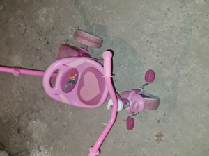 Vând bicicleta tricicleta și carut peg perego copii 1-3 ani