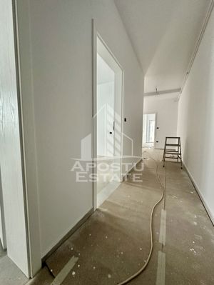 Apartament cu 3 camere, decomandat, etaj intermediar, zona Planetelor - imagine 7