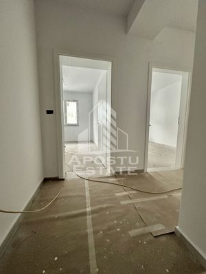 Apartament cu 3 camere, decomandat, etaj intermediar, zona Planetelor - imagine 8