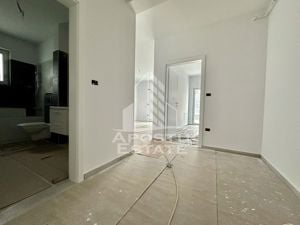 Apartament cu 3 camere, decomandat, etaj intermediar, zona Planetelor - imagine 6