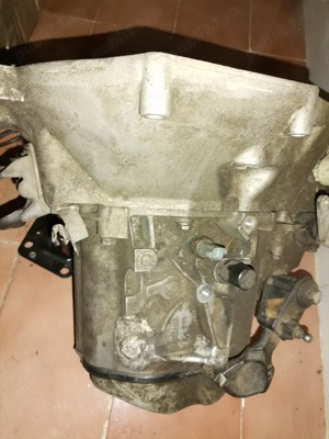 Cutie Viteze Peugeot 207 1.4 HDI din 2007 cu 70K km - imagine 2