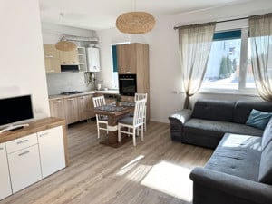 Oportunitate, apartament 3 camere, 60 mp utili + curte 54 mp - Dumbravita  - imagine 3