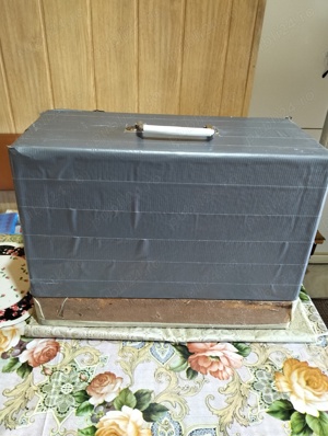 Vând mașina de cusut electrica.