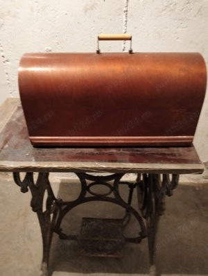 Mașina de cusut manuală. - imagine 2