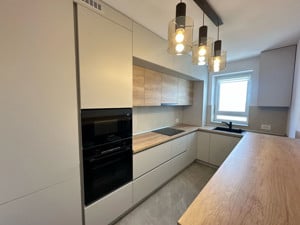 Apartament Modern de Închiriat în Coresi – Confort și Eleganță - imagine 11