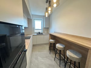 Apartament Modern de Închiriat în Coresi – Confort și Eleganță - imagine 13