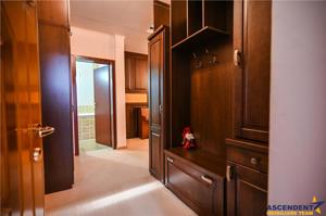 FILM! Rezidenta montana,decor apreciabil, pod mansardabil,garaj propriu,Central - imagine 16