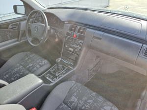 Atentie 40 000 km  Mercedes E240  MODEL 210  1999  2.4 benzina - imagine 6
