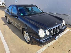 Atentie 40 000 km  Mercedes E240  MODEL 210  1999  2.4 benzina - imagine 1