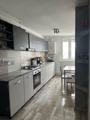 vand apartament cu 2 camere