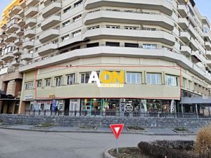 Spatiu comercial sau de birouri, 325 mp utili, M-uri