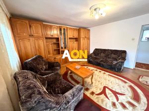 Apartament cu 3 camere, 2 bai, boxa la parter, zona Bulevard, 70MP - imagine 2