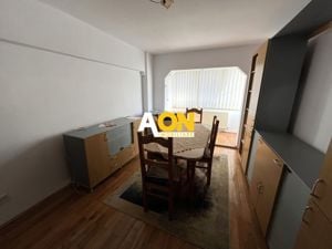 Apartament 3 Camere, Etaj 1, Zona Cetate - imagine 2