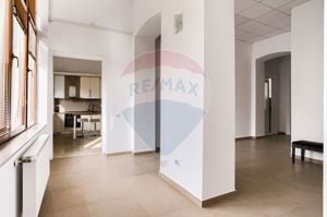 Apartament cu 4 camere de închiriat în zona Central - imagine 14