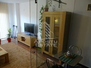 Apartament 2 camere ,loc de parcare ,zona Soarelui - imagine 2