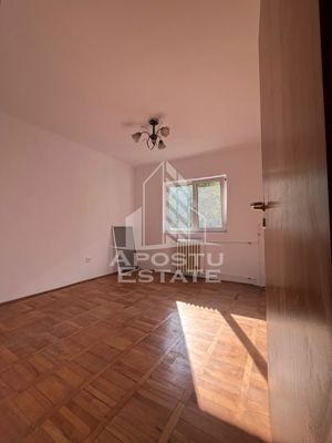 Apartament cu 3 camere, semidecomandat , etaj intermediar - imagine 3