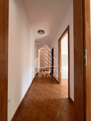 Apartament cu 3 camere, semidecomandat , etaj intermediar - imagine 4